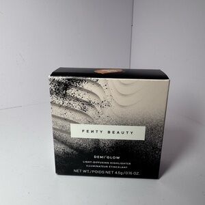 Fenty Beauty Demi'Glow Highlighter in trophies in truffle